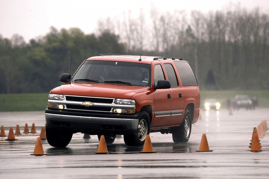  Chevrolet Suburban 2000 года  (фото 19 из 48)